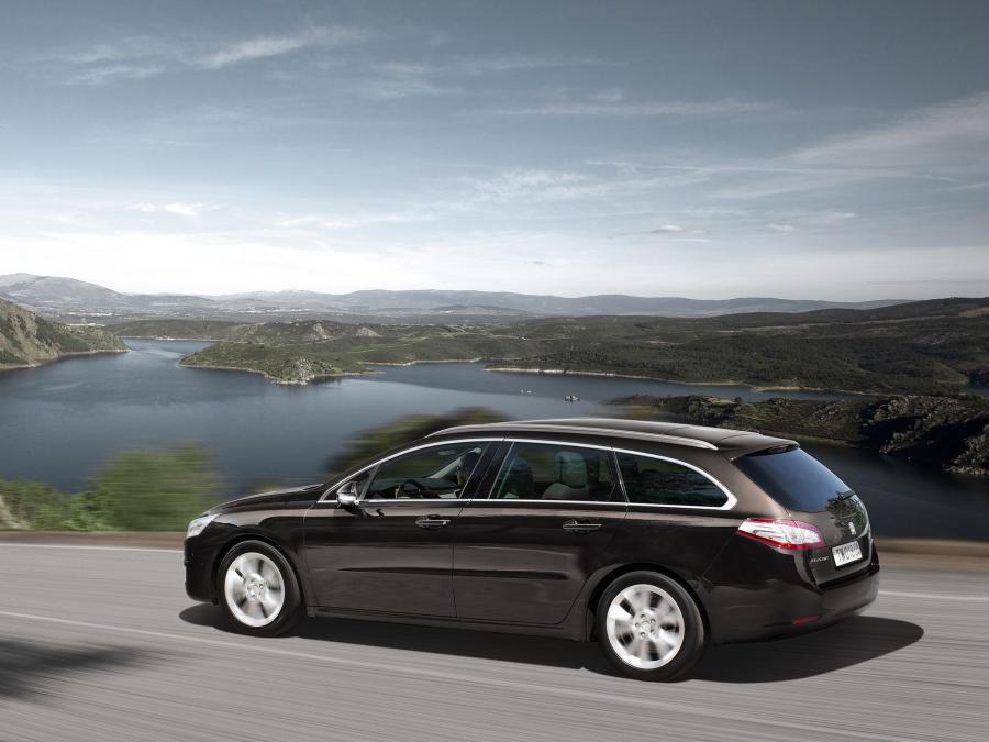  Peugeot 508 SW 2010 года  (фото 16 из 33)